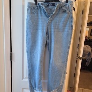 Hollister Light Blue High-Rise Mom Jeans Size 13 R.  W31 L27